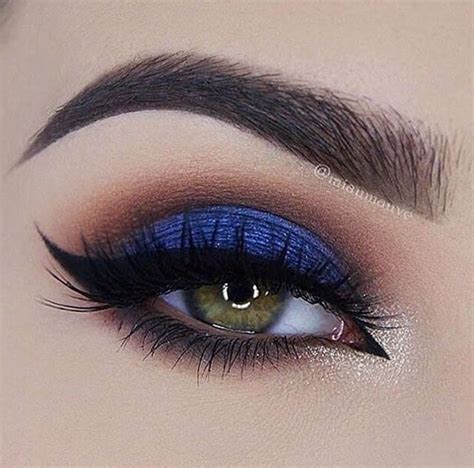 Navy Blue Smokey Eye Makeup .